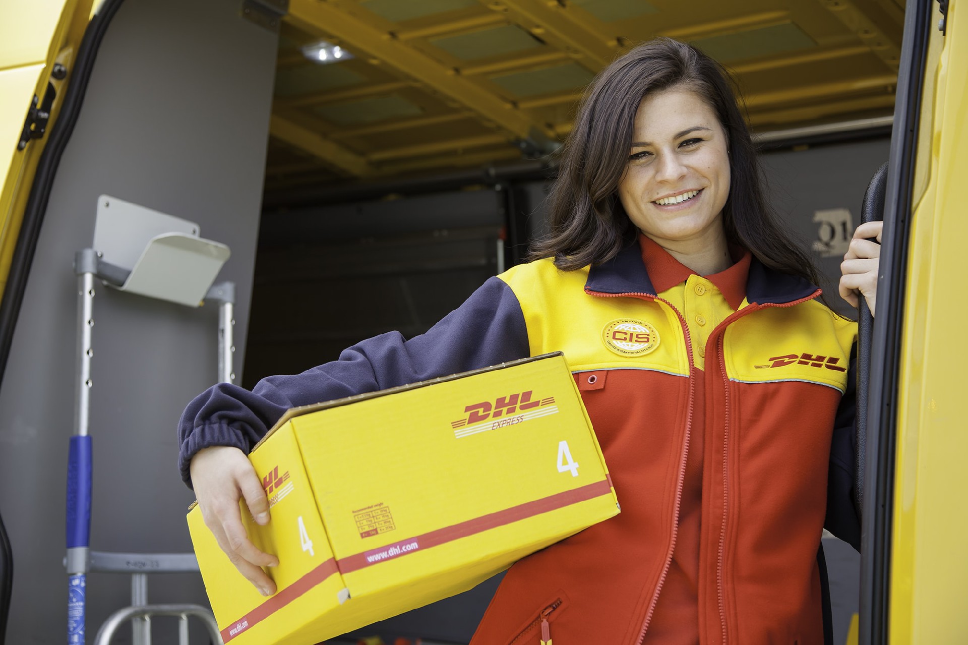 DHL-Express-koerier-1.jpg